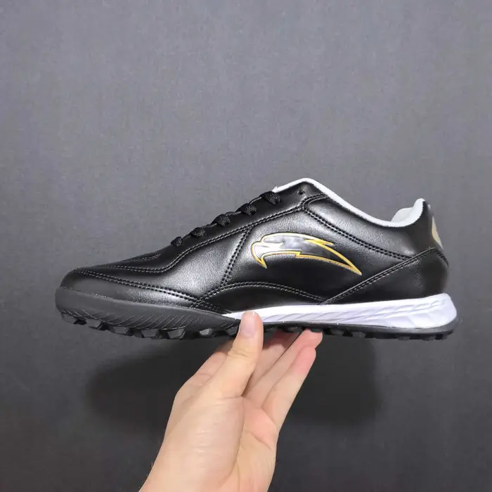 Chaussures de football IN Soprts, baskets de football, chaussures de futsal, bottes ultralégères, respirantes, pour entraînement en salle, livraison directe.