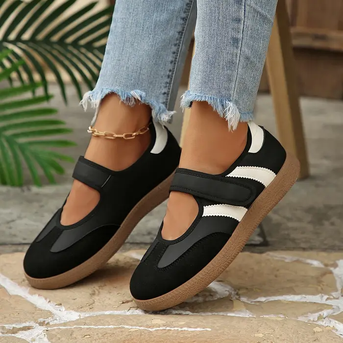 Chaussures plates décontractées blanches et noires pour femmes