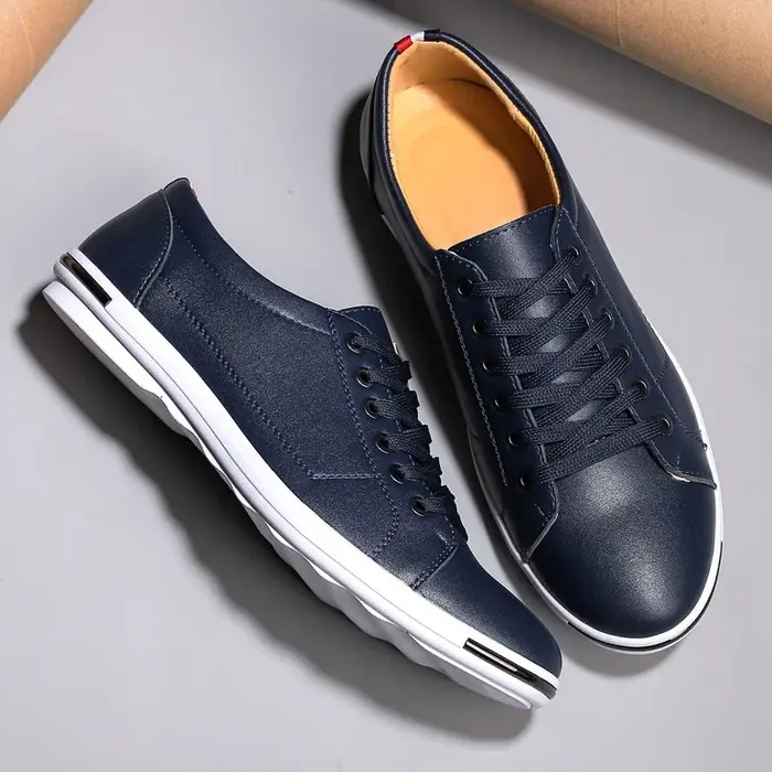 2025 Chaussures décontractées en cuir confortables pour hommes Chaussures de sport légères et à la mode Chaussures de marche antidérapantes à bout rond à lacets
