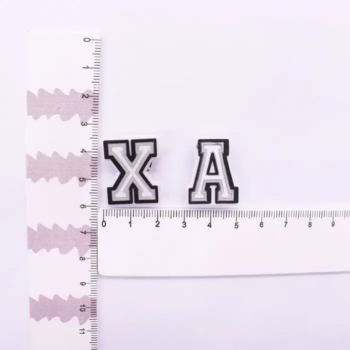 Breloques de chaussures 3D en PVC, lettres de l'alphabet anglais de dessin animé A-Z, accessoires de