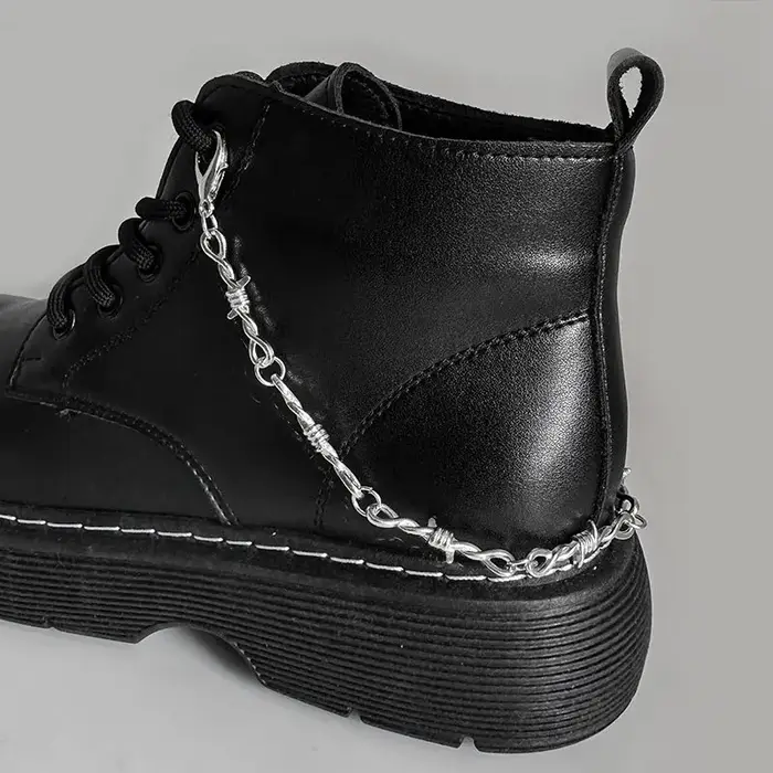 1 pièce Chaîne de chaussures Croix Flamme Épineuse