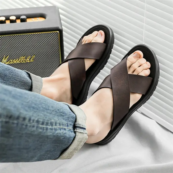 Nouvelles pantoufles en cuir pour hommes