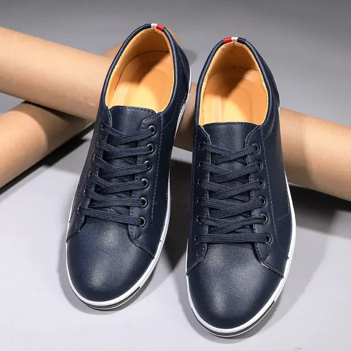 2025 Chaussures décontractées en cuir confortables pour hommes Chaussures de sport légères et à la mode Chaussures de marche antidérapantes à bout rond à lacets