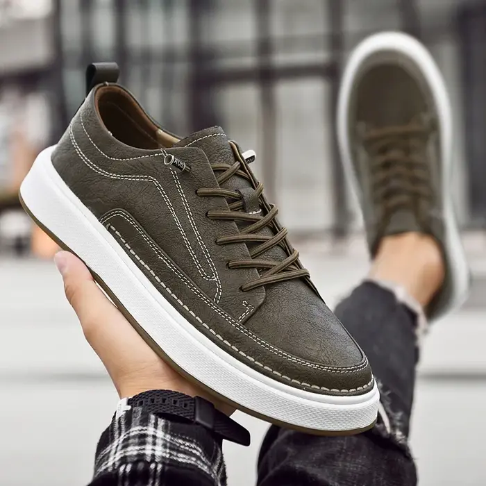 Chaussures de marche en cuir véritable pour hommes, baskets souples de luxe, plates, de styliste, assorties avec tout, nouvelle collection