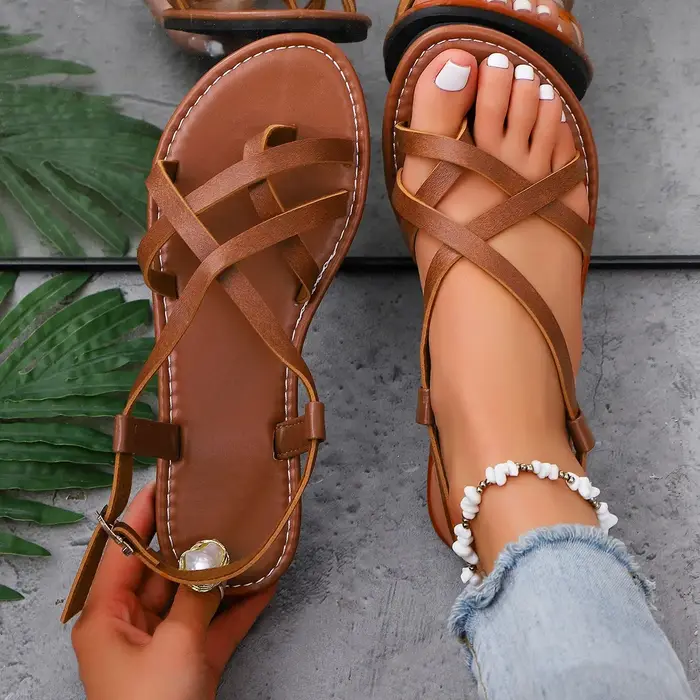 2025 Chaussures croisées d'été Bande étroite Boucle de cheville Sandales de plage Femmes
