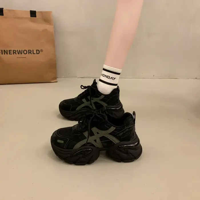 Chaussures de sport tendance à plateforme style 'Dad Shoes'