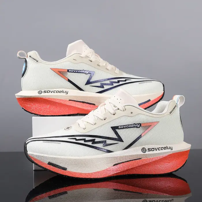 Chaussures de course avec plaque en carbone
