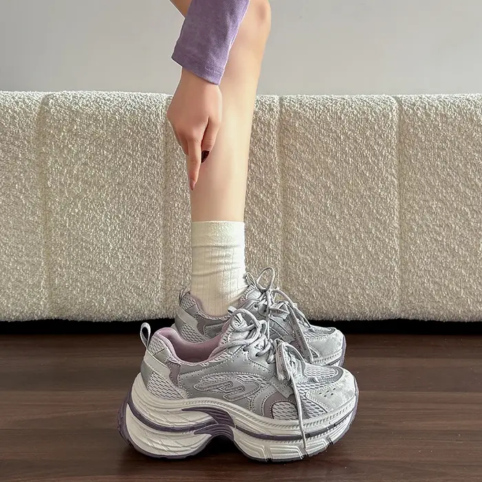 Chaussures à semelle épaisse confortables et tendance pour femmes, adaptées aux quatre saisons