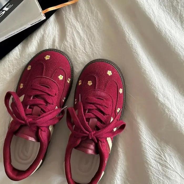 Baskets légères en cuir PU pour femmes, chaussures décontractées à la mode, chaussures Forrest Gump pour l'extérieur, chaussures d'entraînement de Tennis, chaussures vulcanisées à lacets