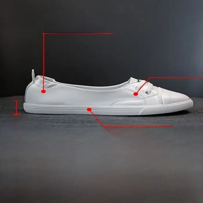 Chaussures blanches à enfiler en cuir pour femmes