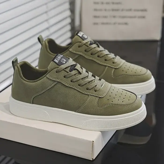 Pas cher vert homme baskets urbaines grande taille 48 plate-forme hommes chaussures de skateboard Harajuku coupe basse mâle Skate chaussure Zapatos Hombre