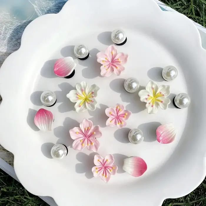 Breloques de chaussures tendance pour sabots à motifs créatifs (branches et fleurs)