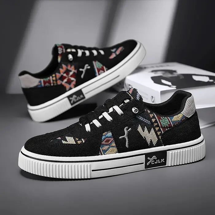 Chaussures de sport décontractées pour hommes, nouvelles chaussures d'extérieur en toile à semelle épaisse de haute qualité, confortables et respirantes, chaussures de planche de luxe pour hommes