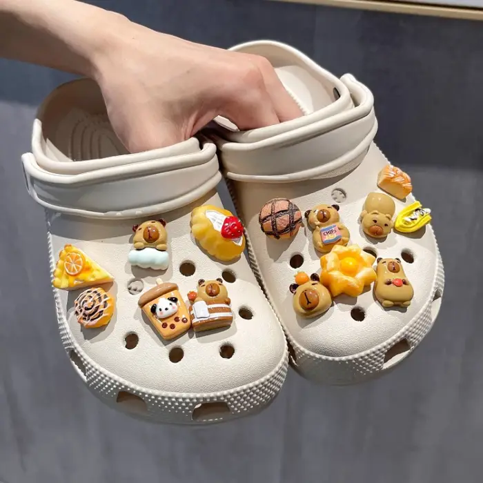 Breloques de chaussures pour Kapibara, bricolage, chaussures à trous, mignon capybara sur le thème alimentaire, sandales d'été, Clips, décorations pour femmes et filles, accessoires
