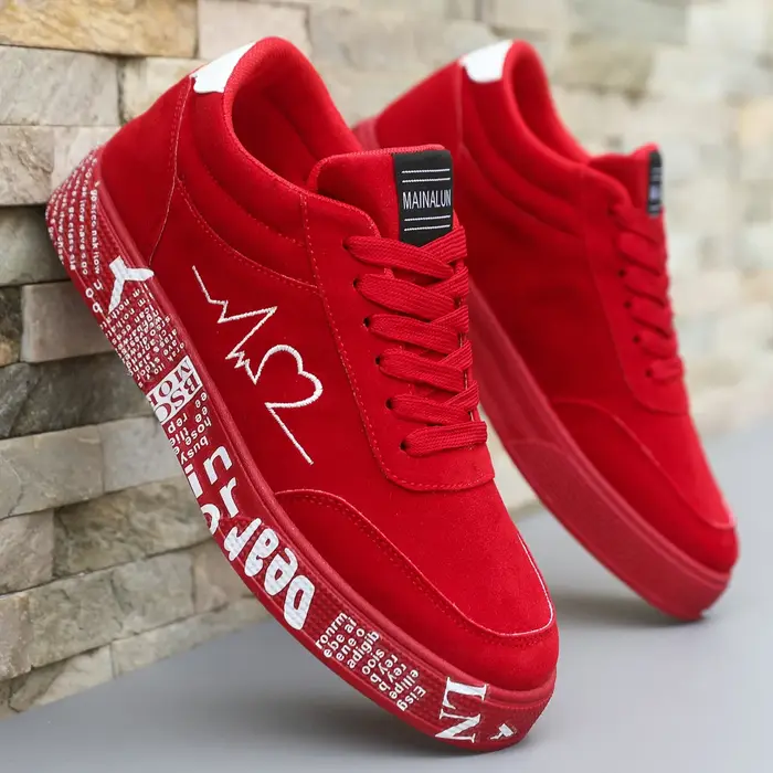 Men's lightweight casual sneakers. Everyday outdoor running and skate shoes for men. Colors: black and red. Sizes: 39 to 48.