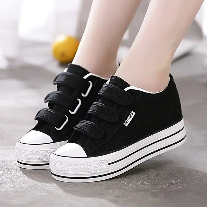 Chaussures femme chaussures compensées noires pour femmes toile haute sur plate-forme vulcanisée une