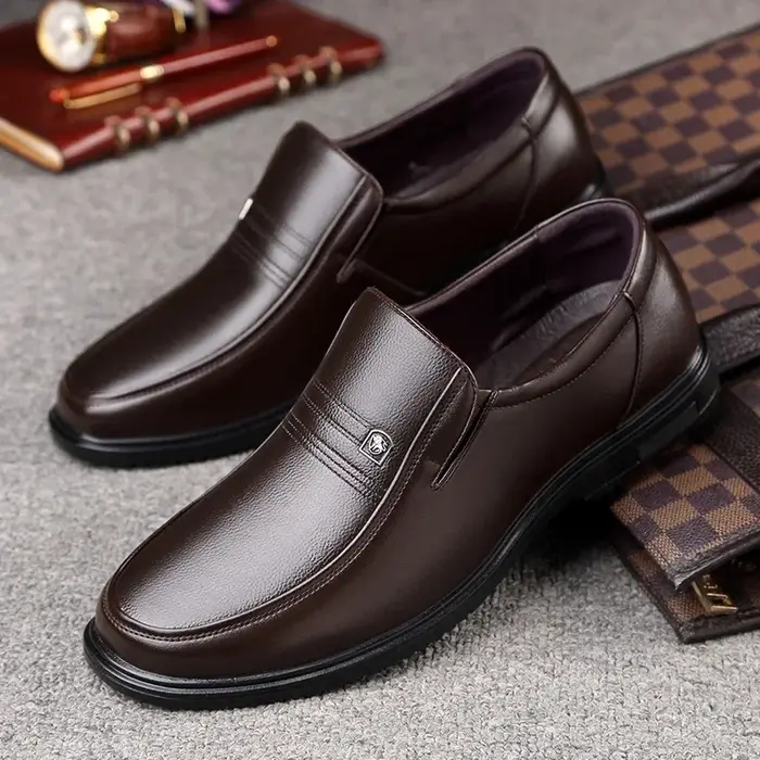 Chaussures en cuir véritable faites à la main pour hommes