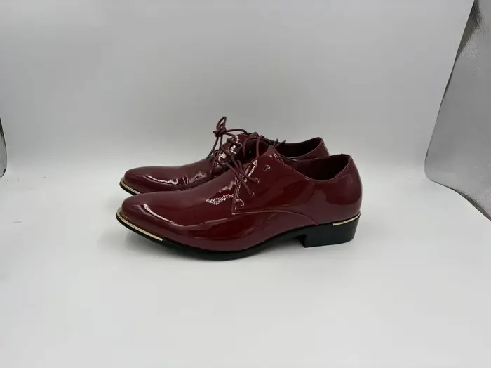 Chaussures habillées en cuir verni pour hommes