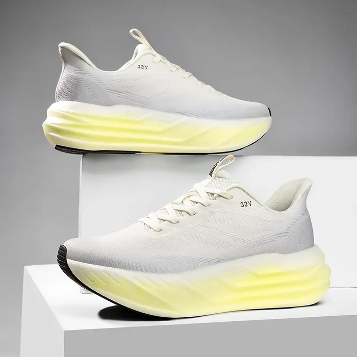 Chaussures de course pour hommes, respirantes, légères, amorties, antidérapantes, résistantes à l'usure, pour le jogging, la marche et la salle de sport.