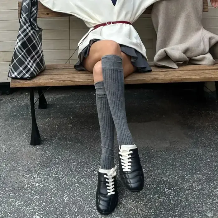 2025 femmes noir décontracté football Style baskets appartements Chic lacets chaussures de marche confortables femme formateurs de haute qualité