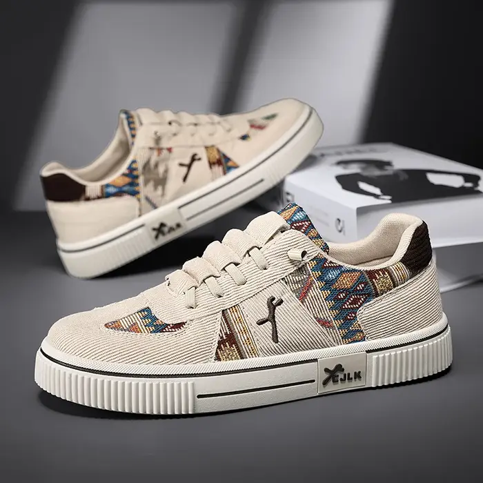 Chaussures de sport décontractées pour hommes, nouvelles chaussures d'extérieur en toile à semelle épaisse de haute qualité, confortables et respirantes, chaussures de planche de luxe pour hommes