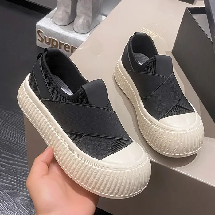 Chaussures plates décontractées à la mode noir et blanc pour femmes, baskets respirantes et confortables à enfiler
