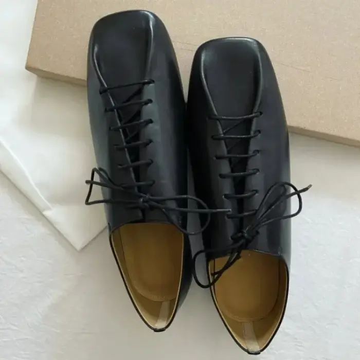 Chaussures plates en cuir souple à lacets croisés plissés style rétro français