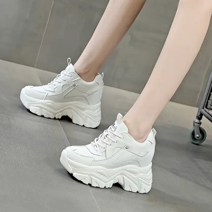 Baskets compensées blanches à lacets pour femme