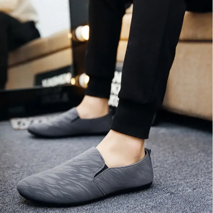 Chaussures pour hommes nouveaux hommes à la mode toile respirant chaussures de marche à fond plat avec chaussures de sport légères baskets pour hommes