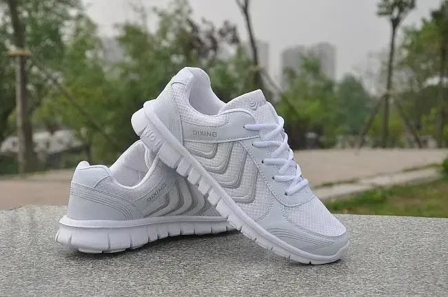 Chaussures de course légères en maille respirante pour hommes et femmes