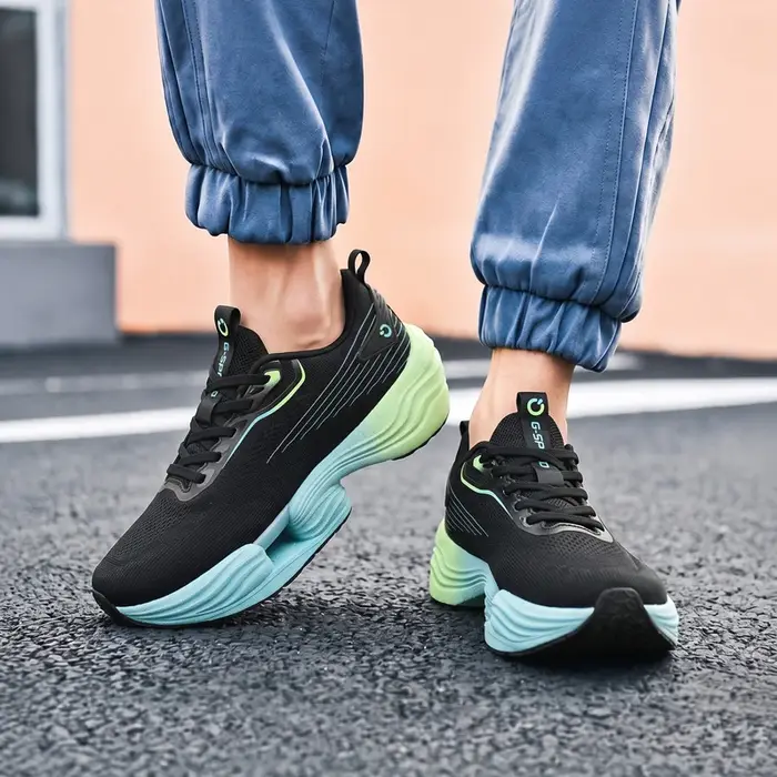 Chaussures de course avec plaque en carbone