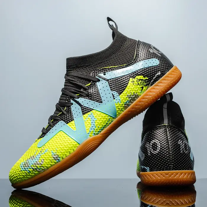 Chaussures de football en salle IC, tige en PU léger, semelle plate en caoutchouc flexible, chaussures d'entraînement unisexe pour adultes pour le football à cinq.