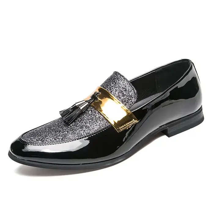 Chaussures plates noires et dorées pour hommes