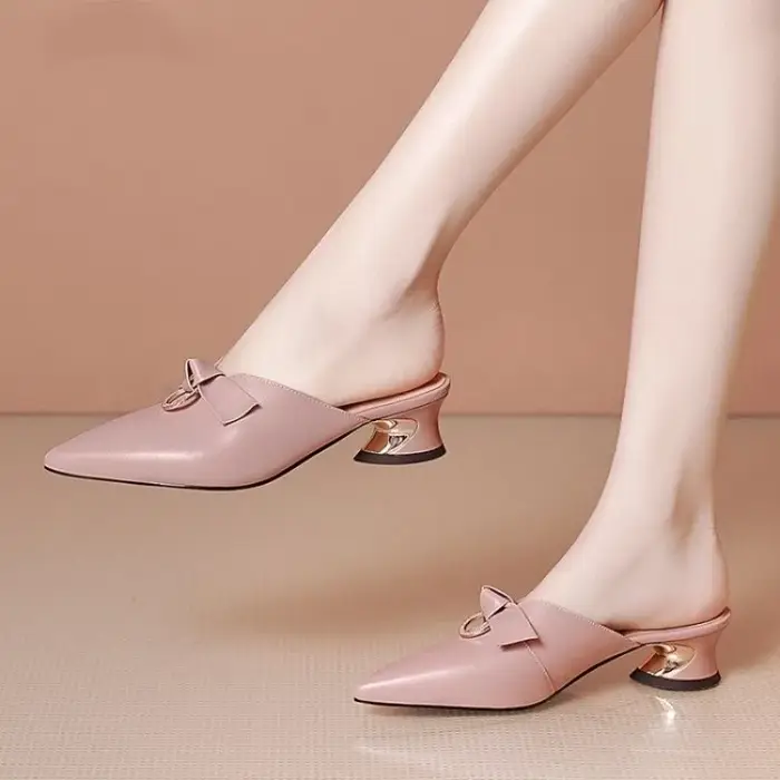Chaussures de luxe Rhenstone Mules pantoufles pour femmes et sandales pour dames en cuir Beige bout pointu bijoux cristaux diapositives concepteur