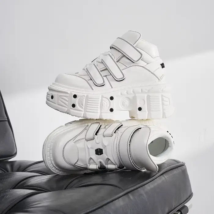 Gothique cheville Rock bottes 2026 nouveau Style Punk femmes chaussures à lacets blanc plate-forme chaussures femme métal décor femme baskets
