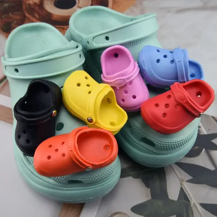 Mini breloques de chaussures colorées pour adultes et enfants