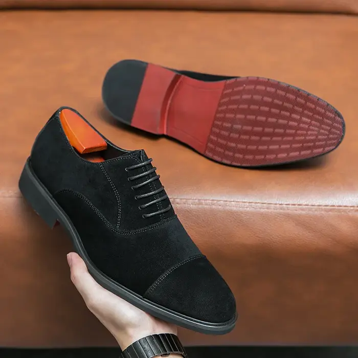 Nouvelles chaussures pour hommes de luxe en daim