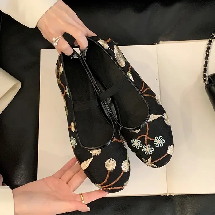 Maille gaze Ventilation semelle souple chaussures simples femmes bout rond broderie conception Mary Jane