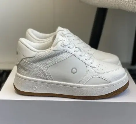 Baskets blanches chaussures de course classiques noires et blanches à semelles épaisses augmentant l
