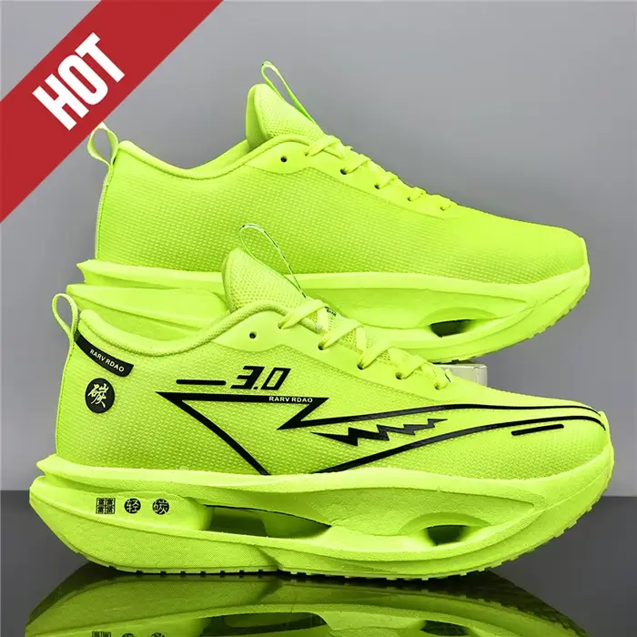 Chaussures de course à pied avec plaque en carbone