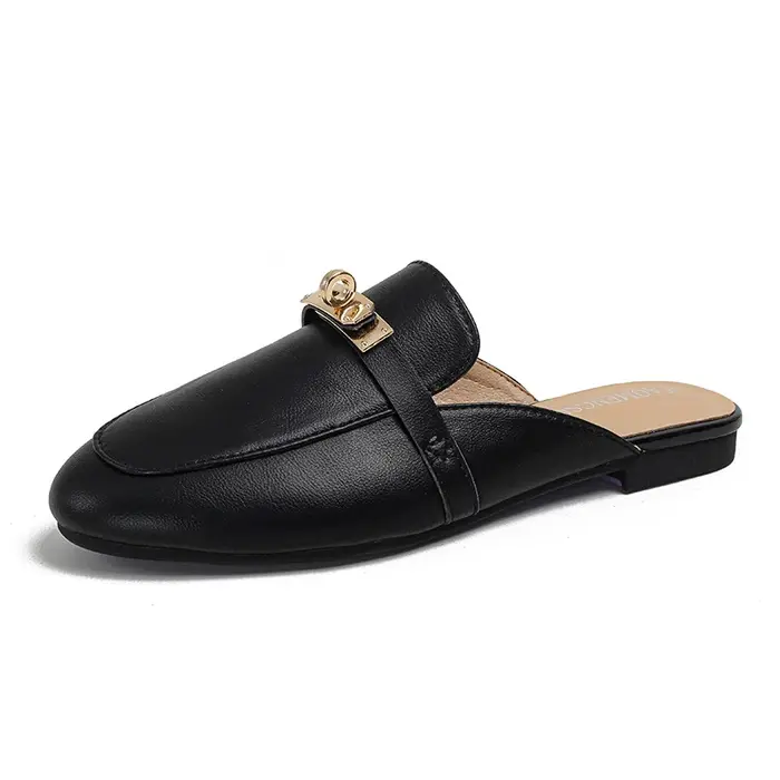 Un incontournable pour les amateurs de détails : mules pour femmes avec boucle et bout en cuir véritable