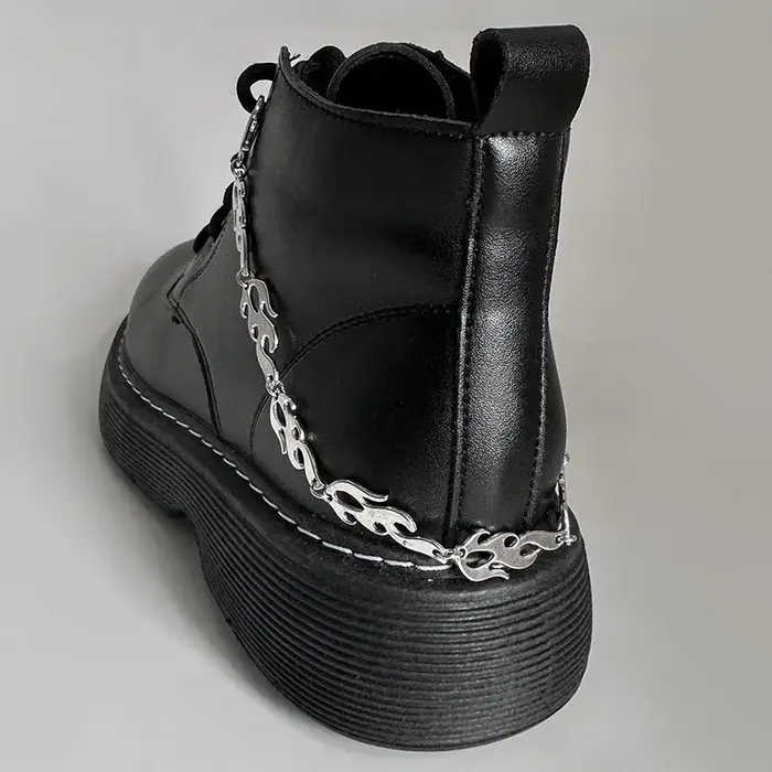 1 pièce Chaîne de chaussures Croix Flamme Épineuse