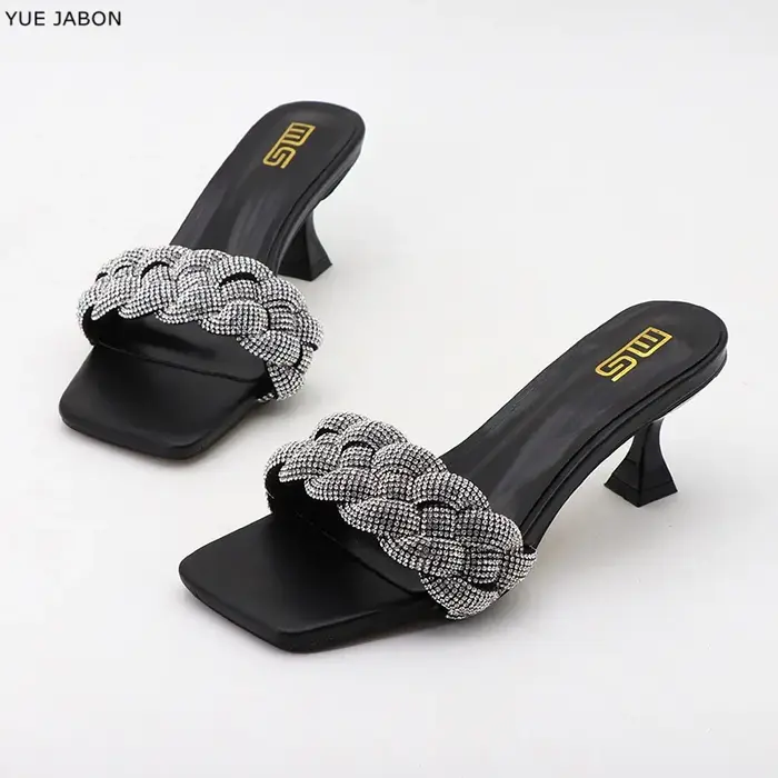Chaussures d'été noires pour femmes, sandales à bout carré et ouvert, tressées argentées, ornées de cristaux, talons hauts tendance, sandales de créateur pour femmes