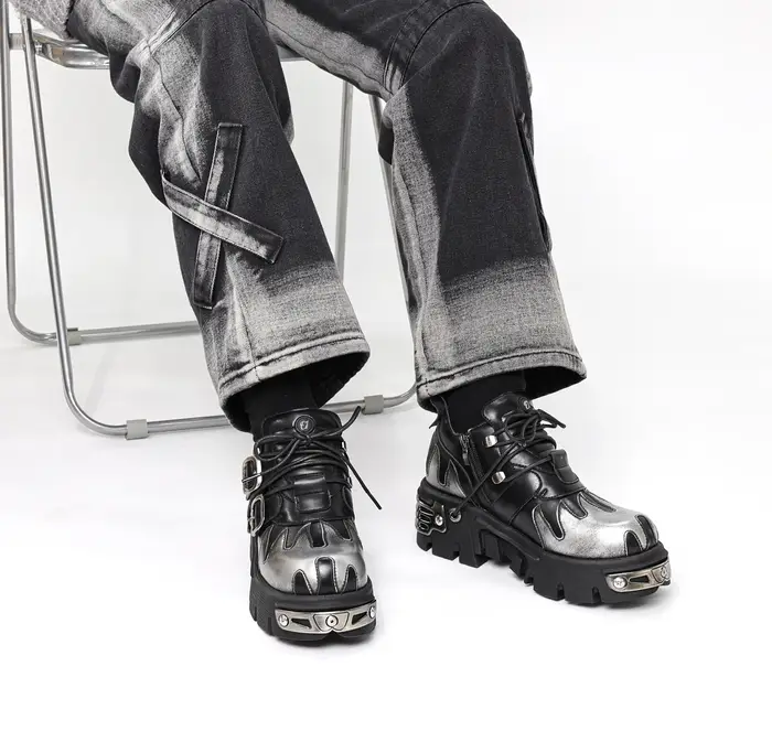 Chaussures de Couple Rock Vintage pour hommes et femmes, bottes rétro en cuir Punk foncé, Design de 