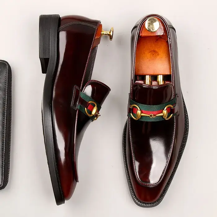 Chaussures en cuir verni pour hommes