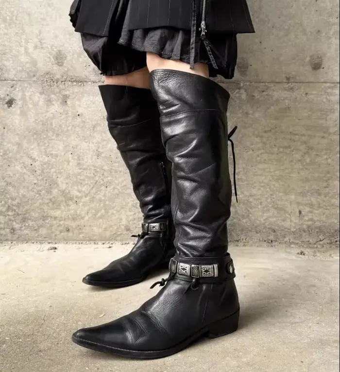 Bottes hautes Vintage à bout pointu avec boucle en métal noir