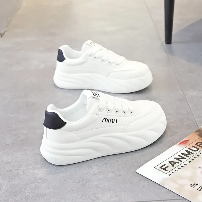 Chaussures blanches à semelle épaisse pour femmes