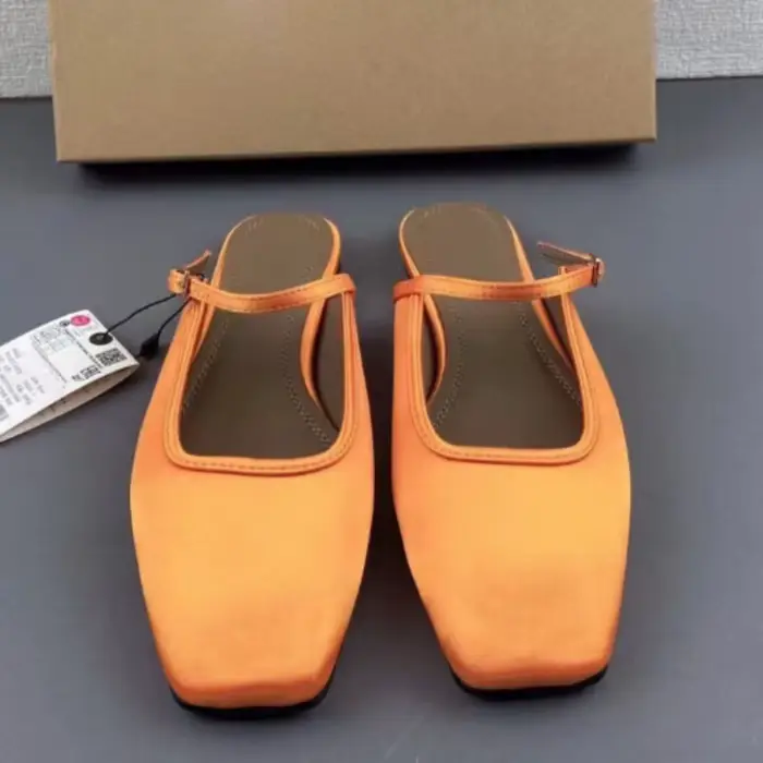 2025 Mules d'été chaussures pour femmes de luxe Slik mode solide bout carré décontracté dame sandales plates nouveau