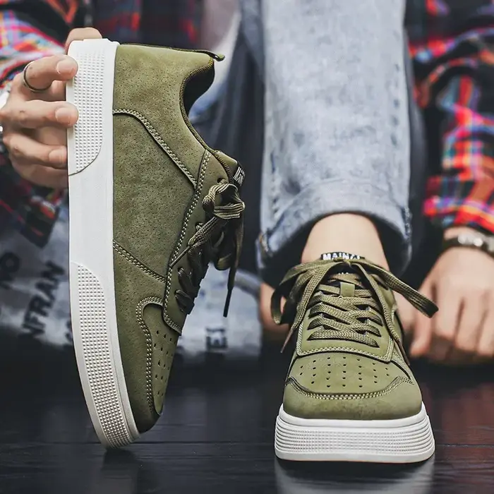 Pas cher vert homme baskets urbaines grande taille 48 plate-forme hommes chaussures de skateboard Harajuku coupe basse mâle Skate chaussure Zapatos Hombre