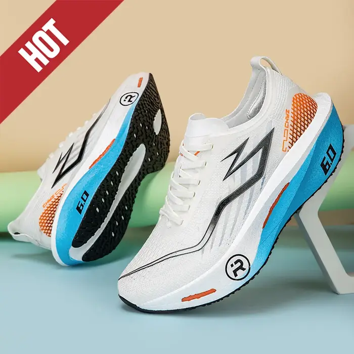 Chaussures de course à pied avec plaque en carbone